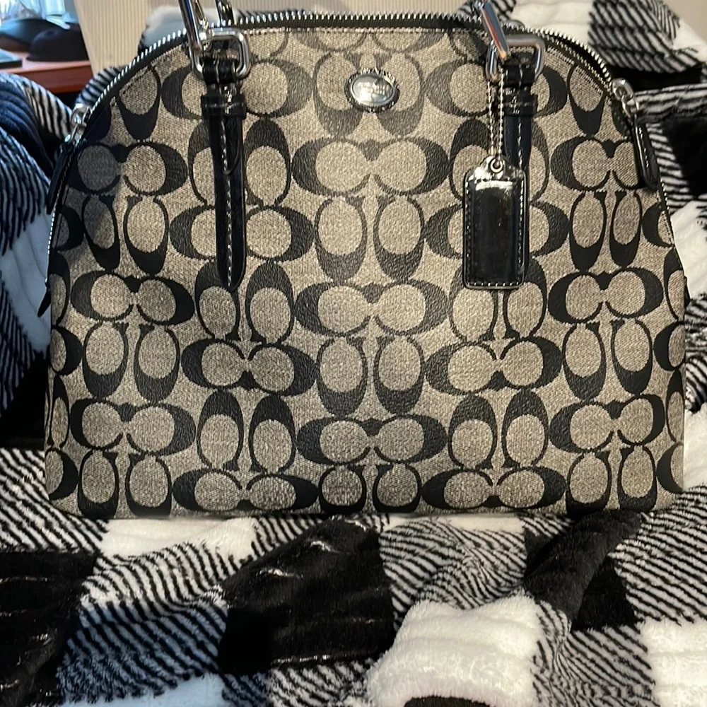 🔥EUC COACH Black/Gray Signature Coated
Canvas and Leather Peyton Dome Satchel - Picture 2 of 7